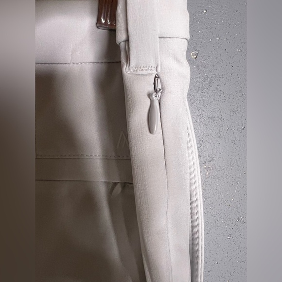 Mizzen + Main Helmsman Shorts.  Size 33W 8”L. - Picture 7 of 9